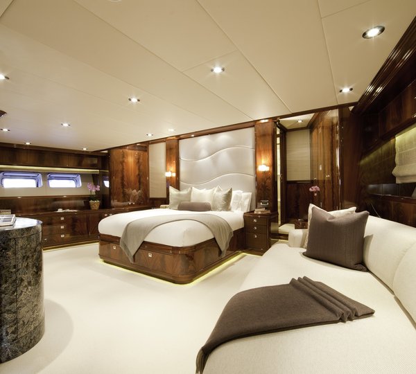 Yacht DESTINATION, Alloy Yachts | CHARTERWORLD Luxury Superyacht Charters